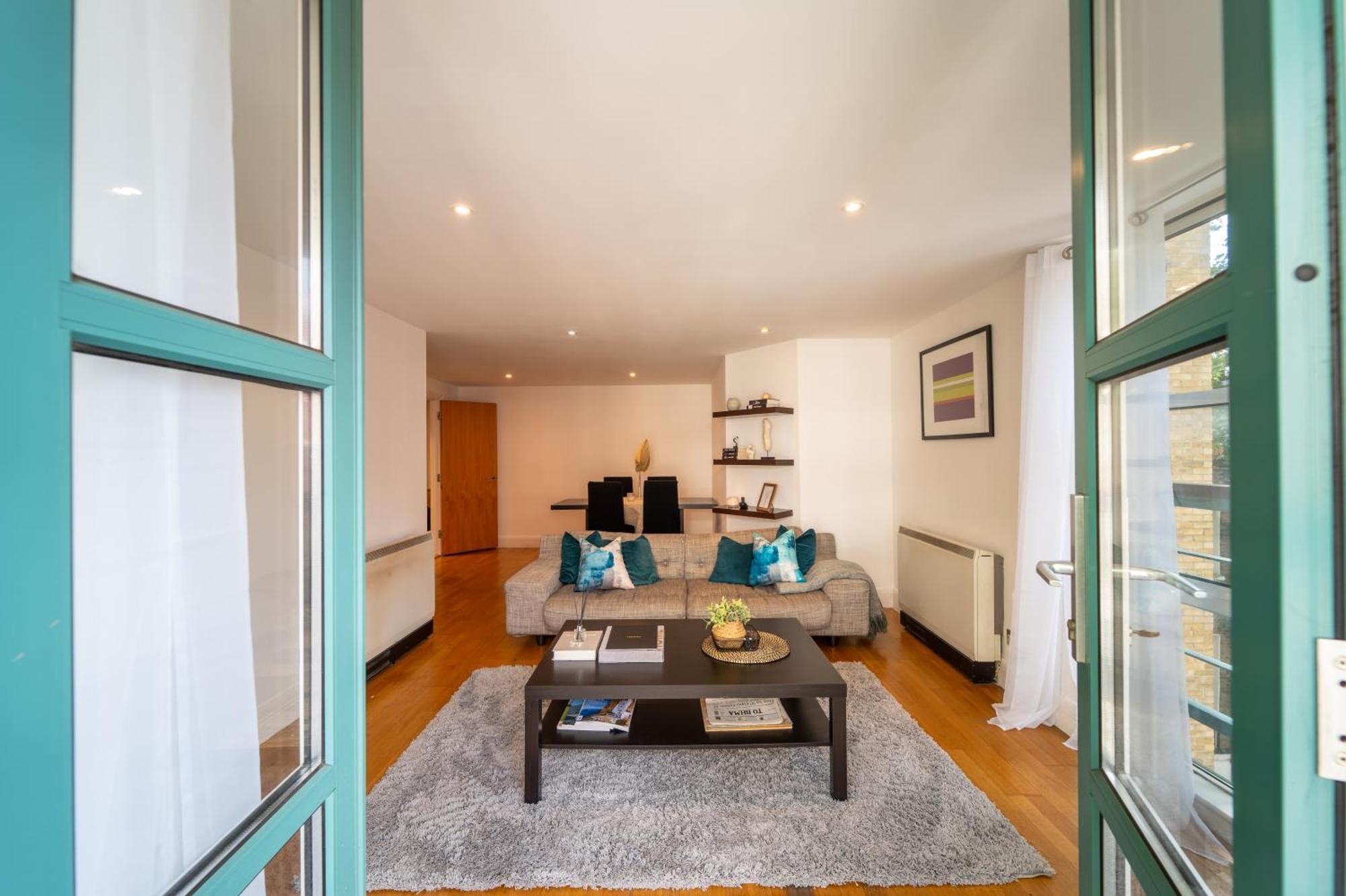 דירות 2Br Flat With Parking In לונדון מראה חיצוני תמונה